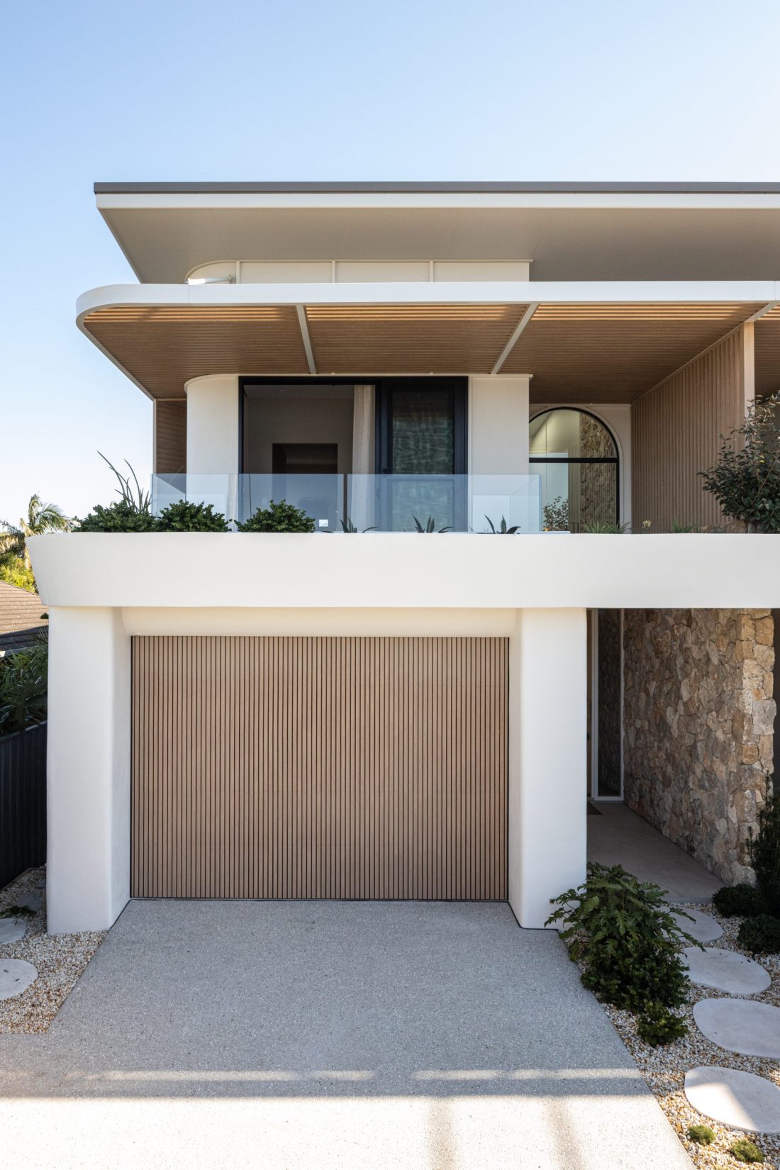 Kyal-Kara-Bay-Builds-House-1-Exterior-09-scaled-1100×1650
